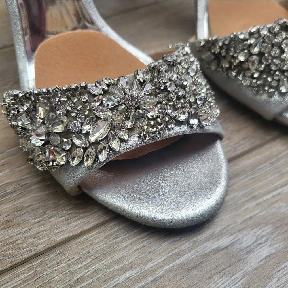 Badgley Mischka wedding shoes silver with gems 💎 ✨️ gorgeous 3.25